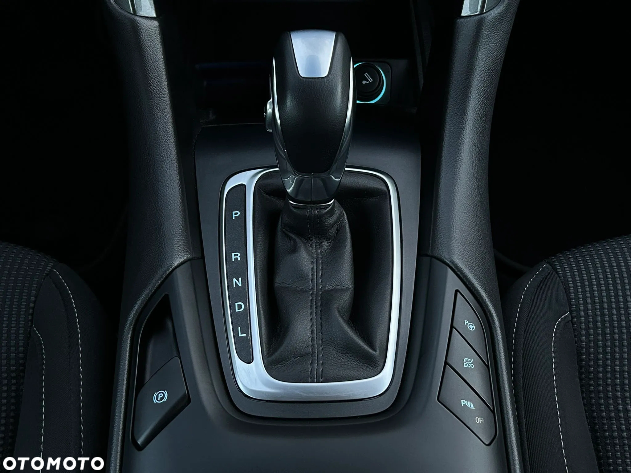 Ford Mondeo Turnier 2.0 Ti-VCT Hybrid Titanium - 17