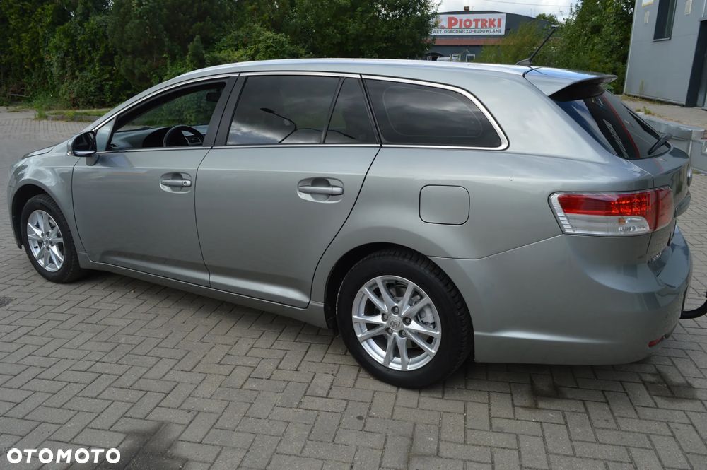 Toyota Avensis 1.8 Sol plus NAVI - 6