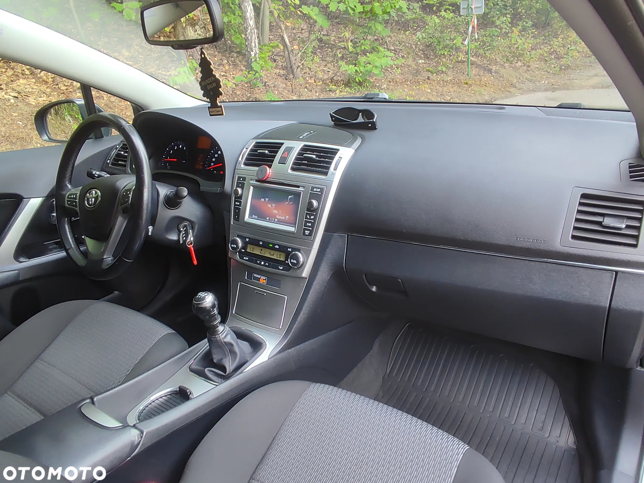Toyota Avensis 1.8 Premium - 18