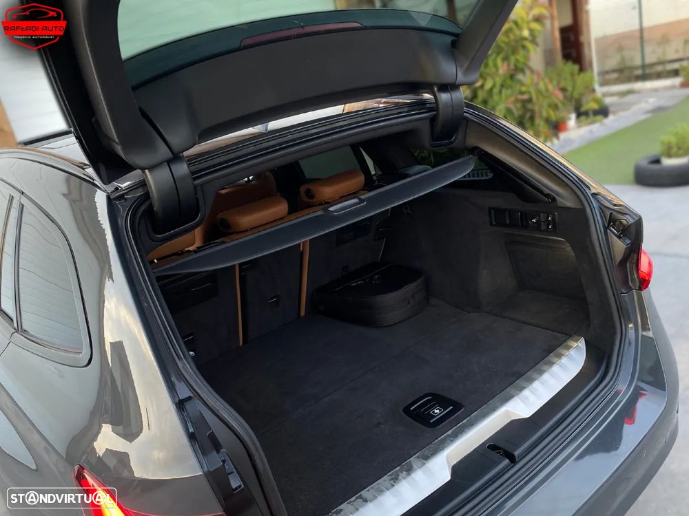 BMW 330 e Touring Aut. Luxury Line - 44