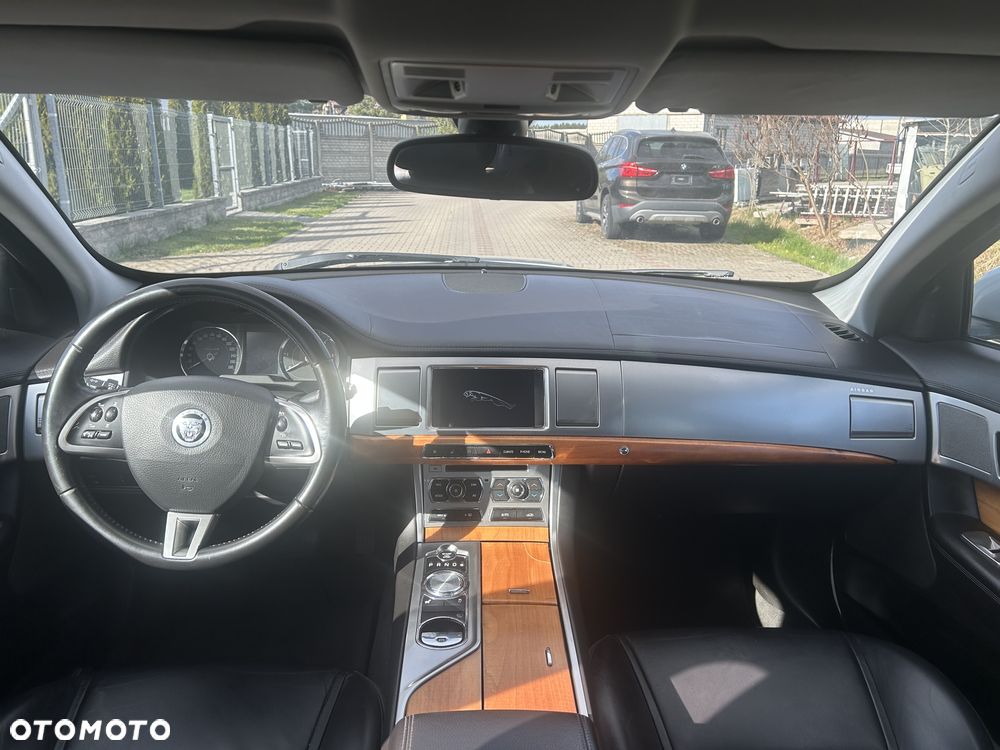 Jaguar XF 2.2 D Luxury - 13