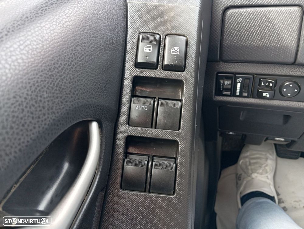 Isuzu D-Max 2.5 DTi CD 4WD LS - 11