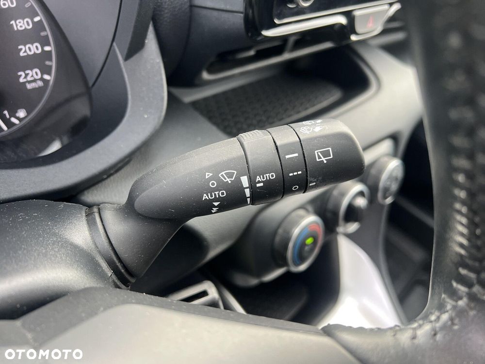 Toyota Yaris - 12