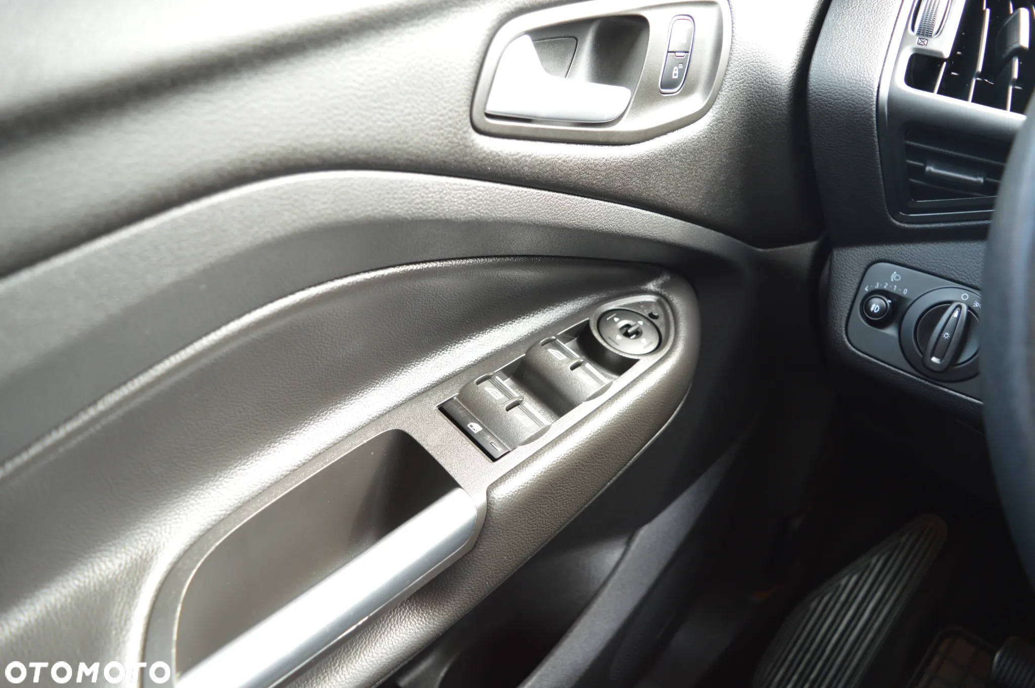 Ford Kuga 1.5 EcoBoost 2x4 Titanium - 21
