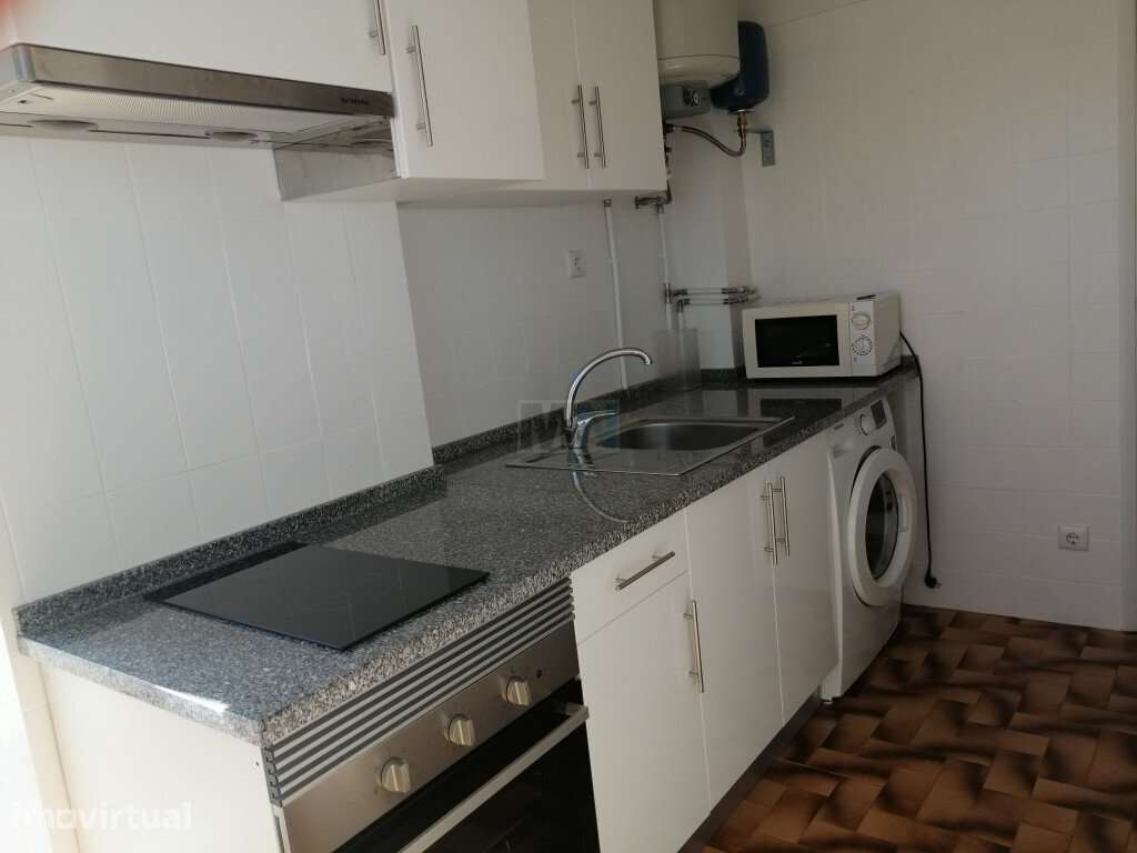 T0 com garagem na Cruz de Celas
