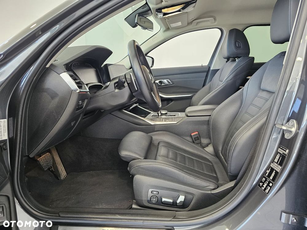 BMW Seria 3 330d xDrive Sport Line sport - 20