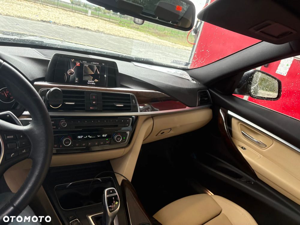 BMW Seria 3 330i - 13