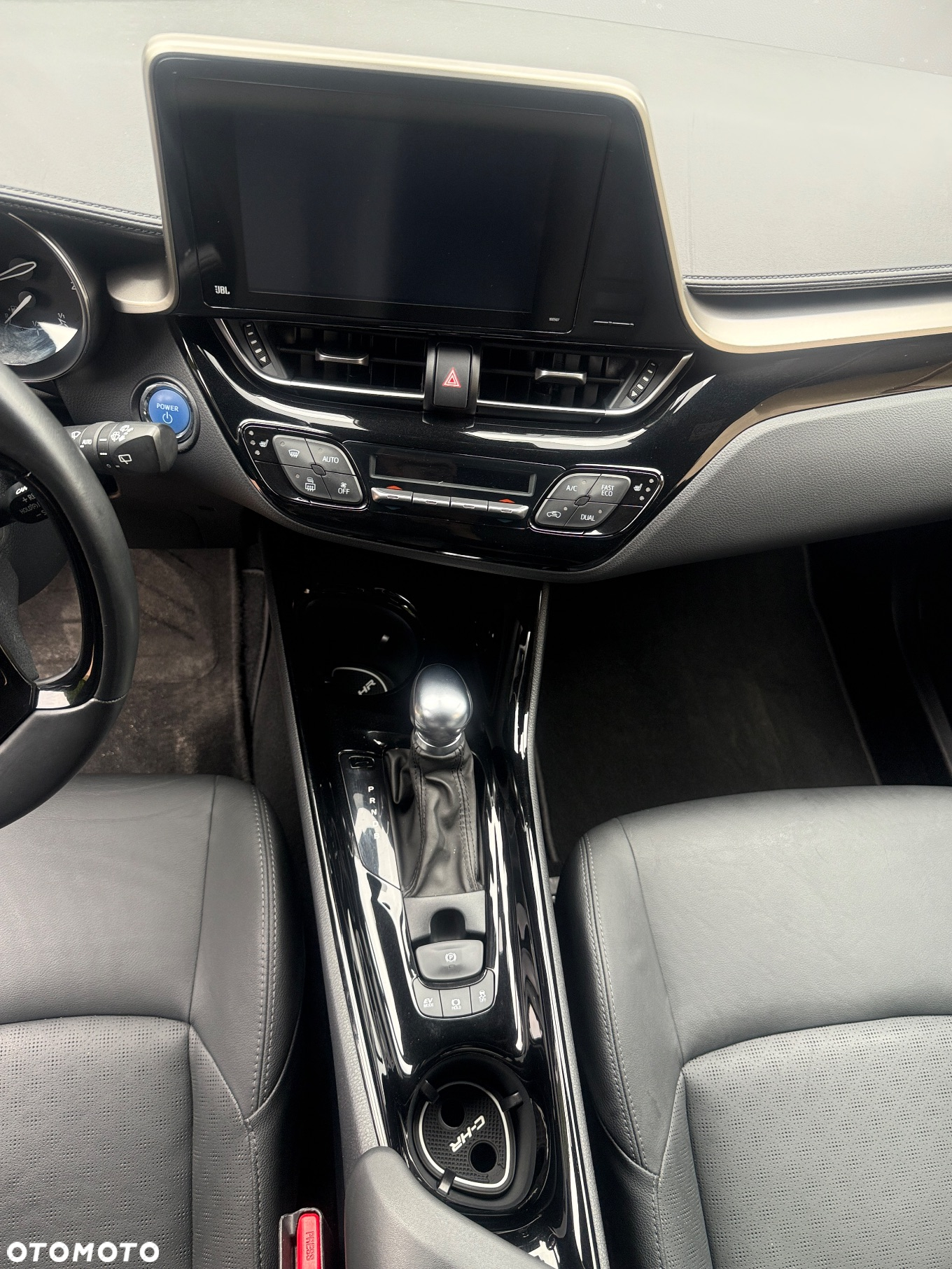 Toyota C-HR Hybrid Style Selection - 23