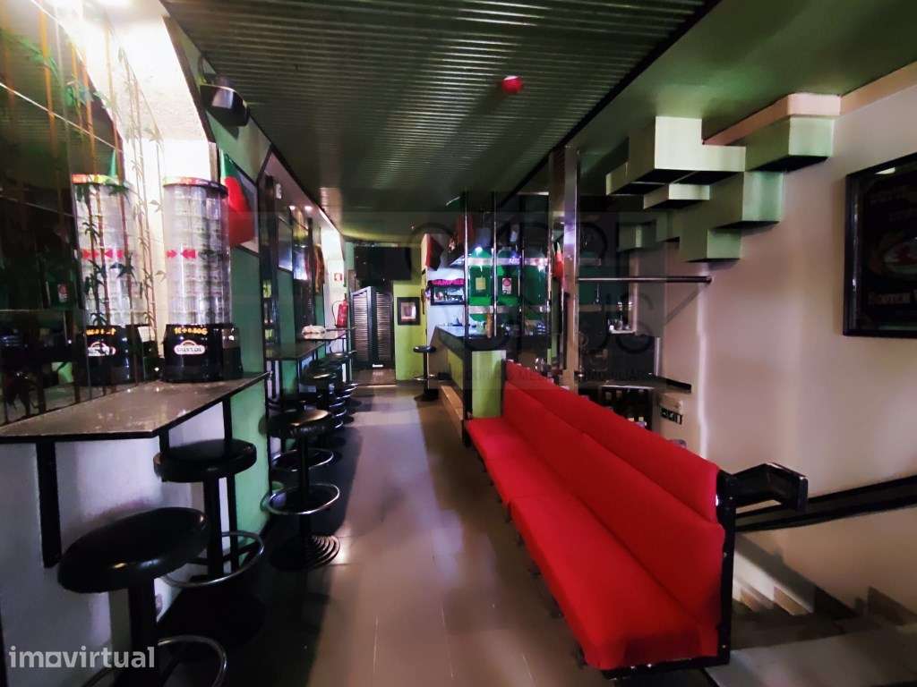 VENDA DE BAR - ESPAÇO COMERCIAL COM LICENÇA NOCTURNA - Grande imagem: 4/40