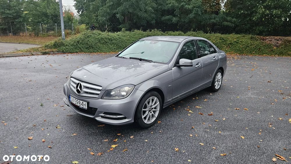 Mercedes-Benz Klasa C 180 BlueEFFICIENCY Avantgarde - 2