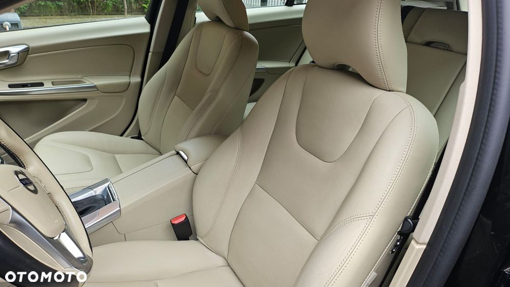 Volvo V60 Cross Country T5 AWD Summum - 11