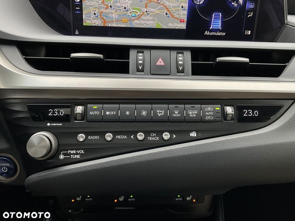 Lexus ES 300h Business Edition + - 29