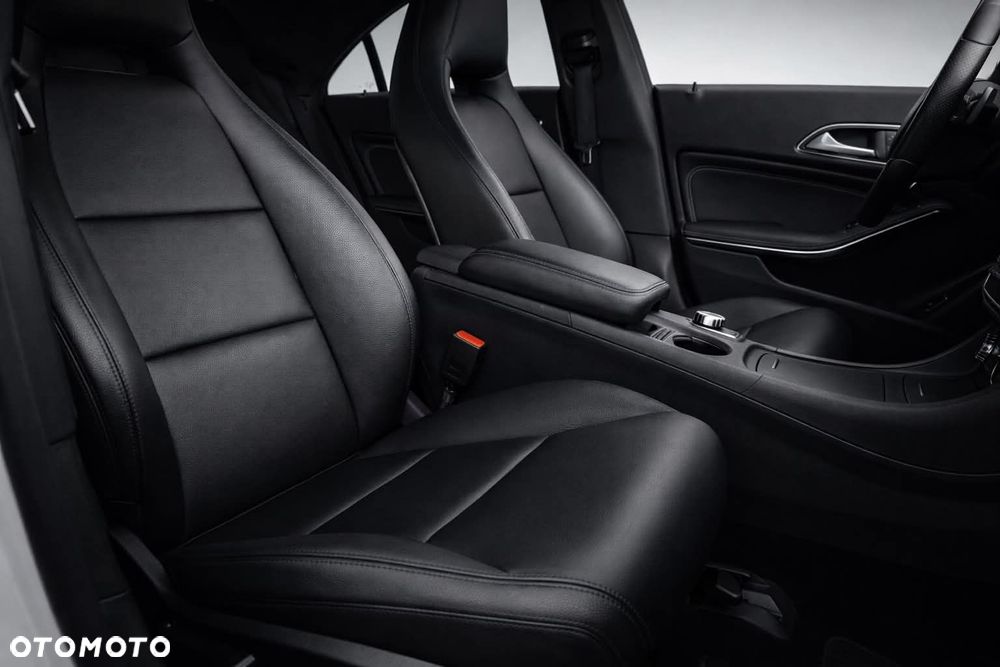 Mercedes-Benz CLA 180 7G-DCT - 11