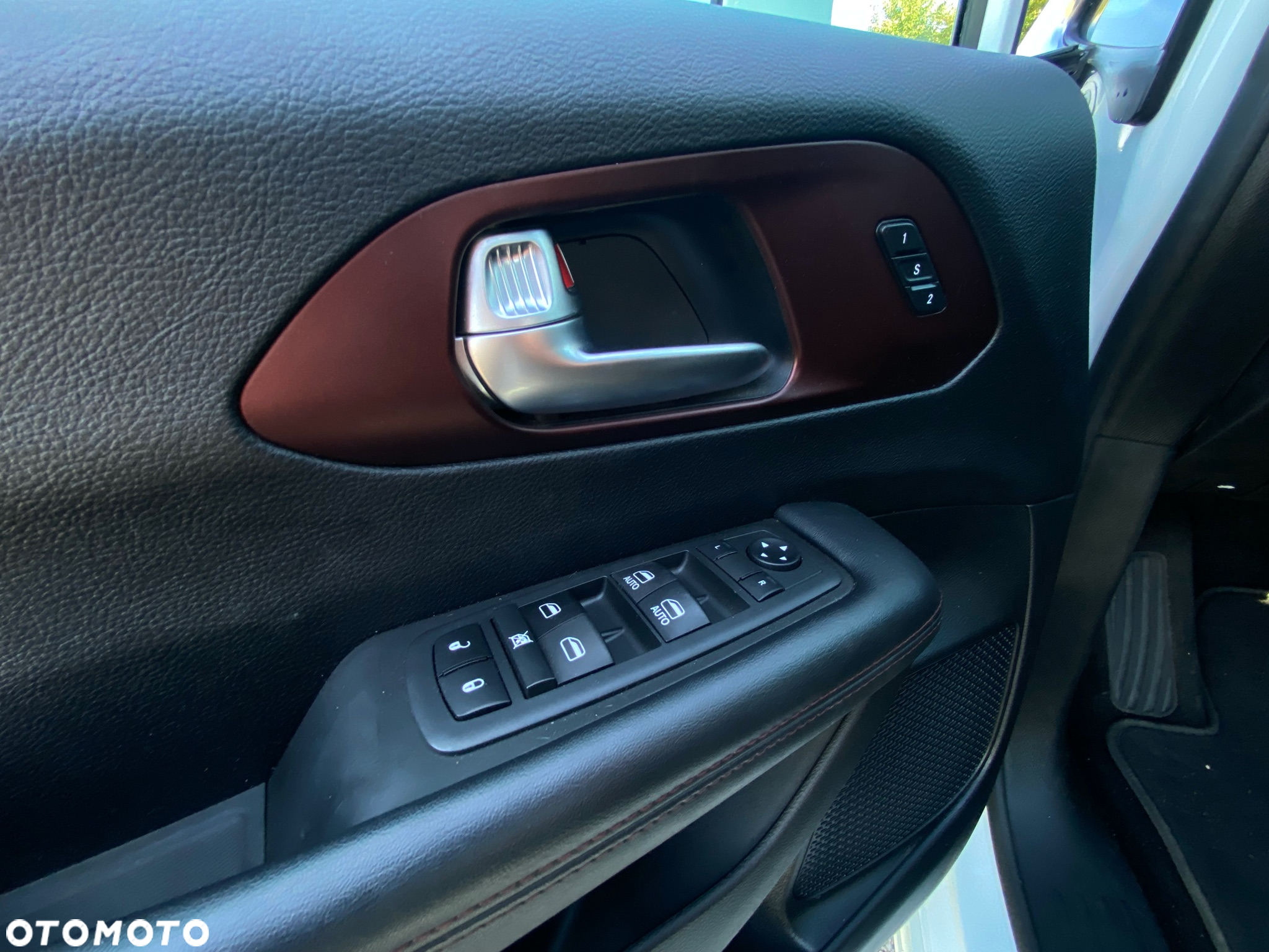 Chrysler Pacifica - 22