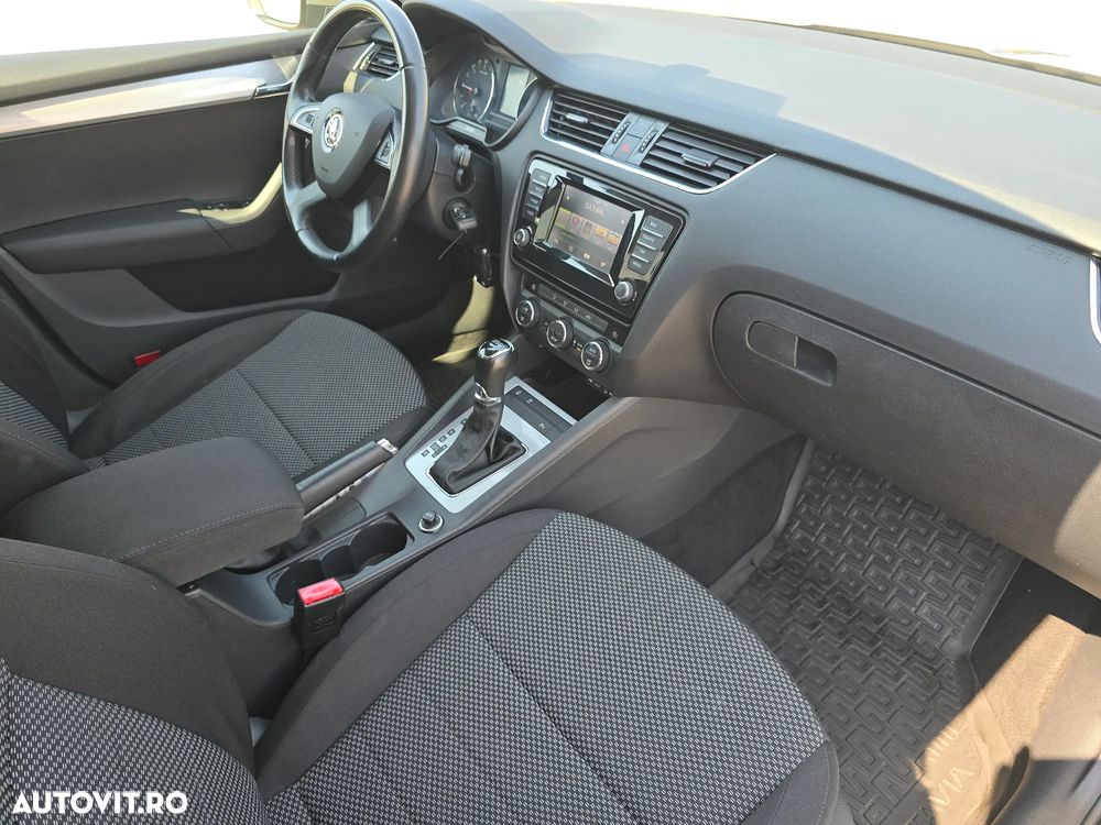 Skoda Octavia 1.6 TDI Ambiente DSG - 8