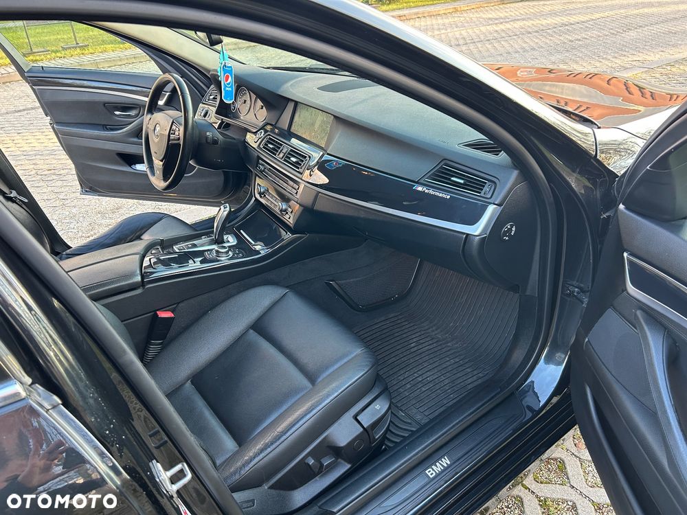 BMW Seria 5 530d xDrive - 13