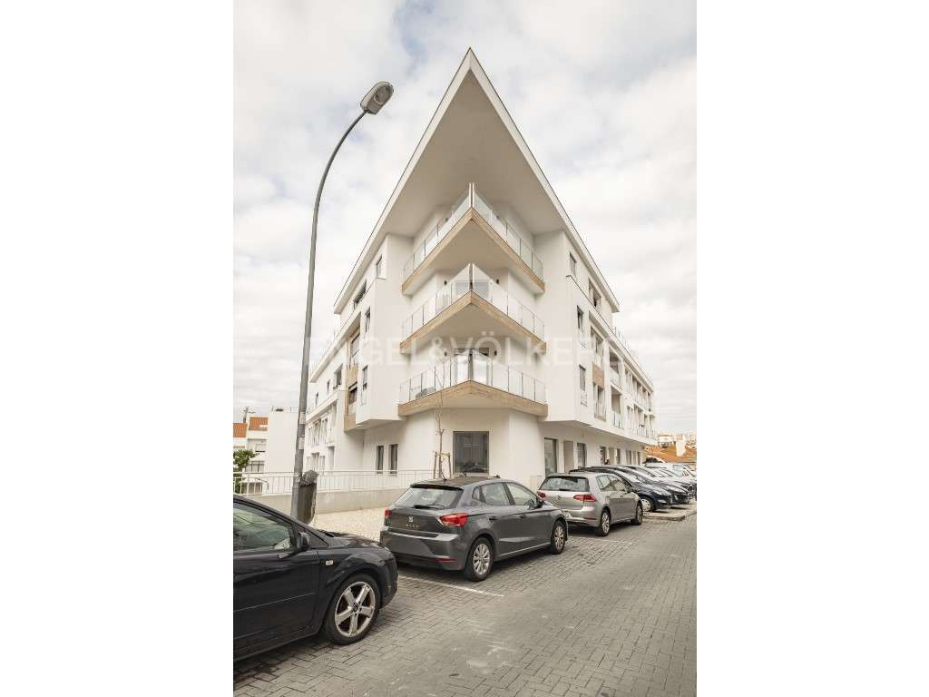 Espaço comercial no centro de Queijas - Grande imagem: 2/21