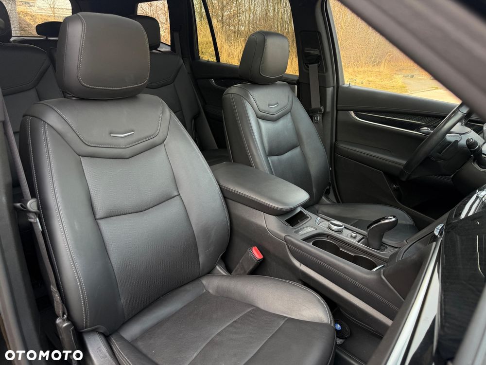 Cadillac XT6 - 12