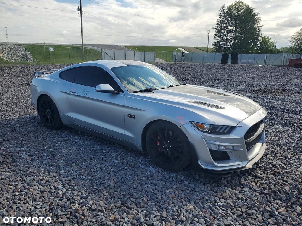 Ford Mustang 5.0 V8 GT - 4