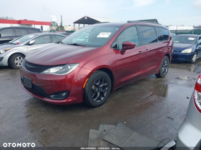 Chrysler Pacifica - 1