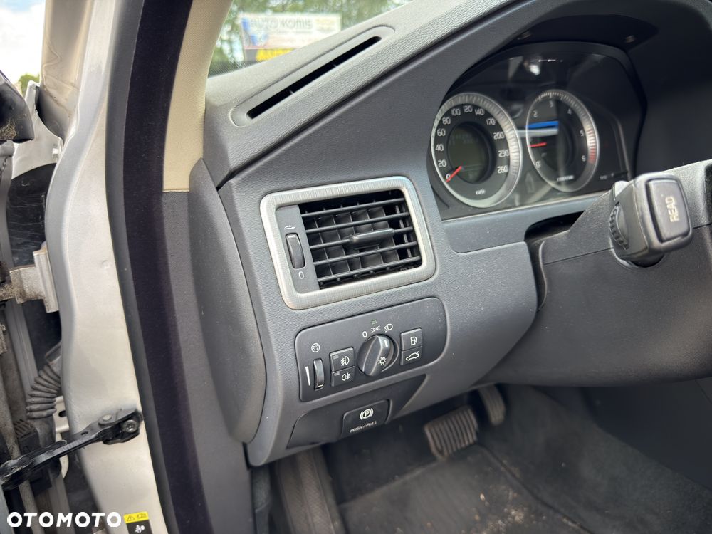 Volvo V70 D5 AWD Summum - 16