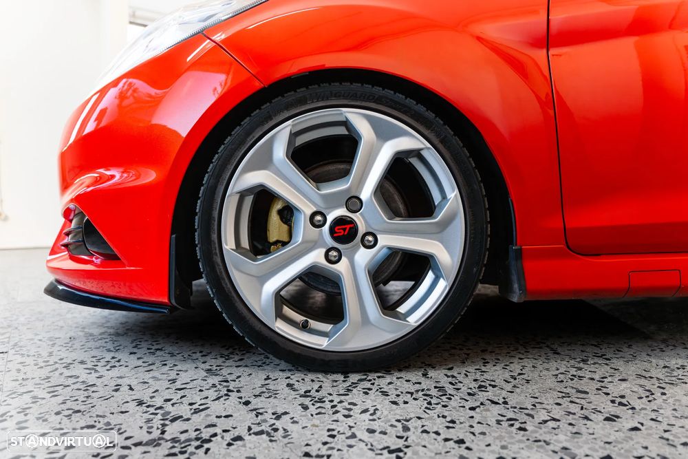 Ford Fiesta 1.6 T ST - 19