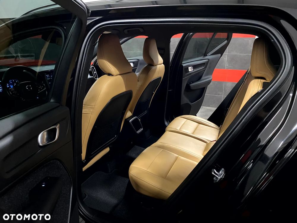 Volvo XC 40 D3 SCR Momentum - 24