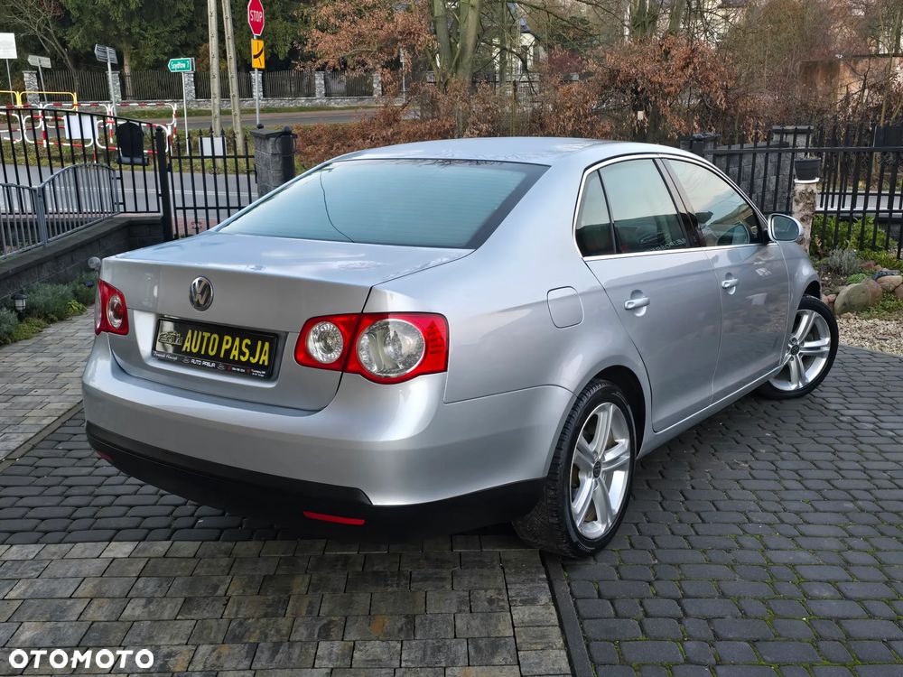 Volkswagen Jetta 1.6 United - 10