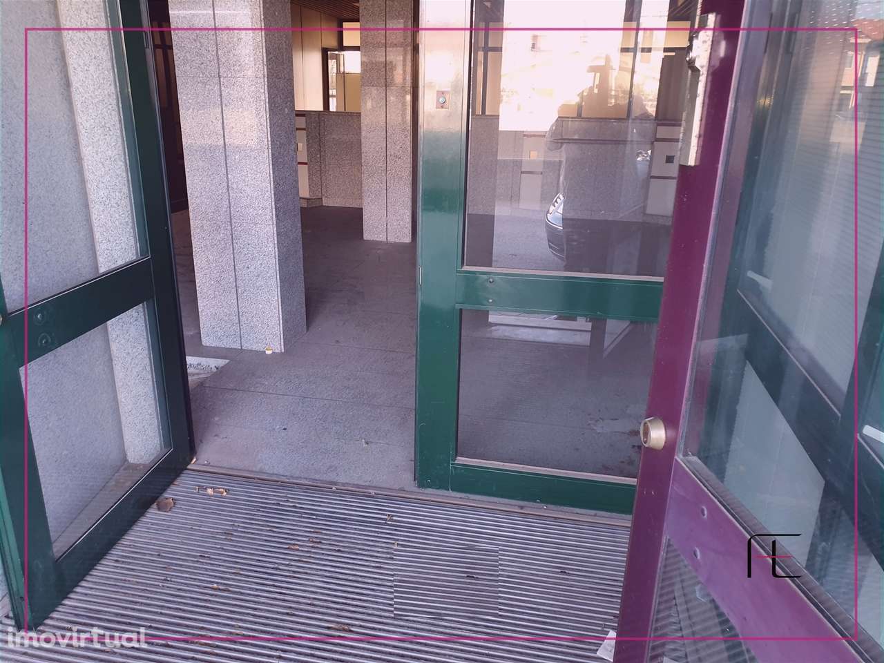Loja de rua com 211 m2, frente para EN 109, Valadares - Grande imagem: 2/32