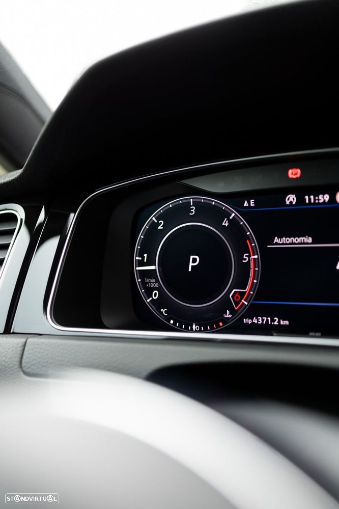 VW Golf 2.0 TDI GTD DSG - 41