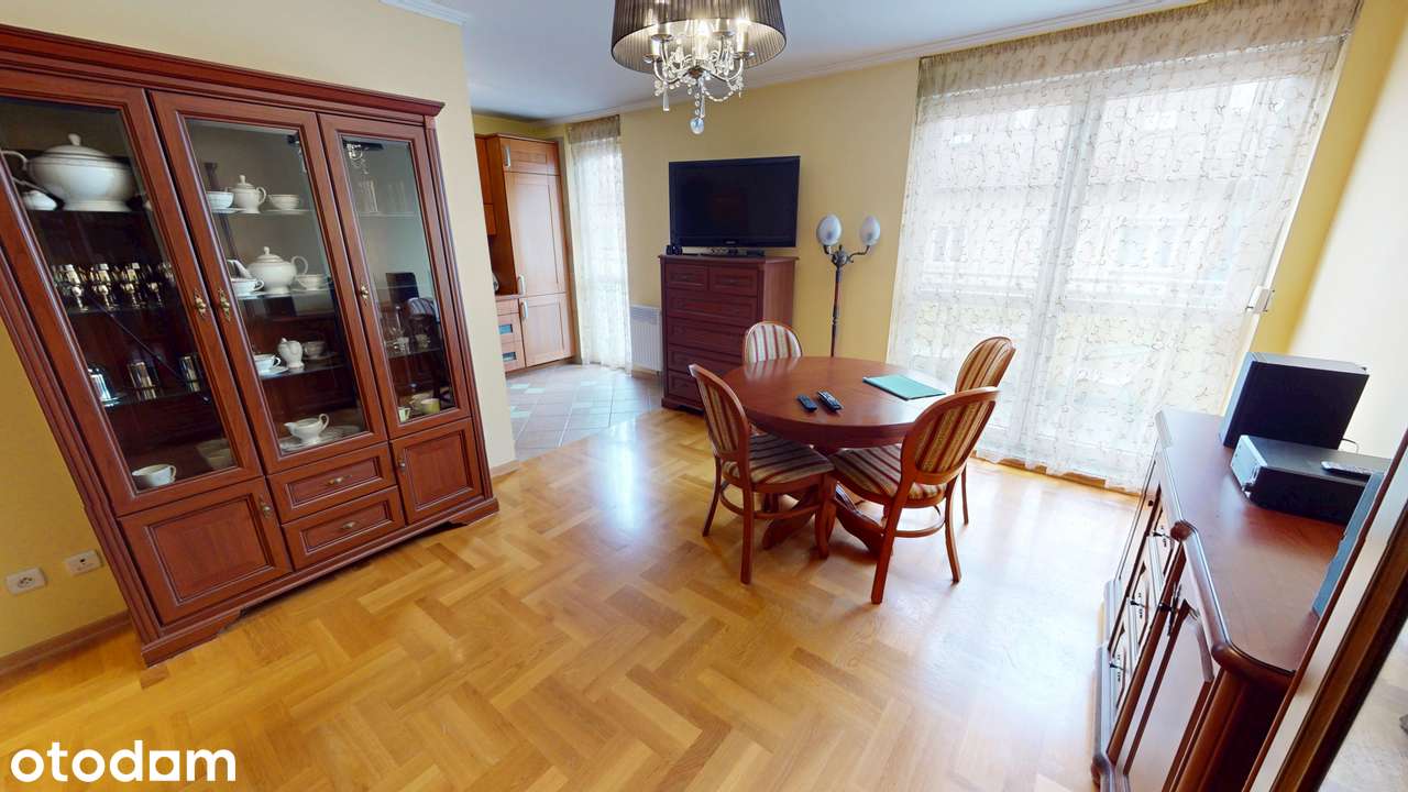 Przestronne dwupoziomowe mieszkanie z balkonem