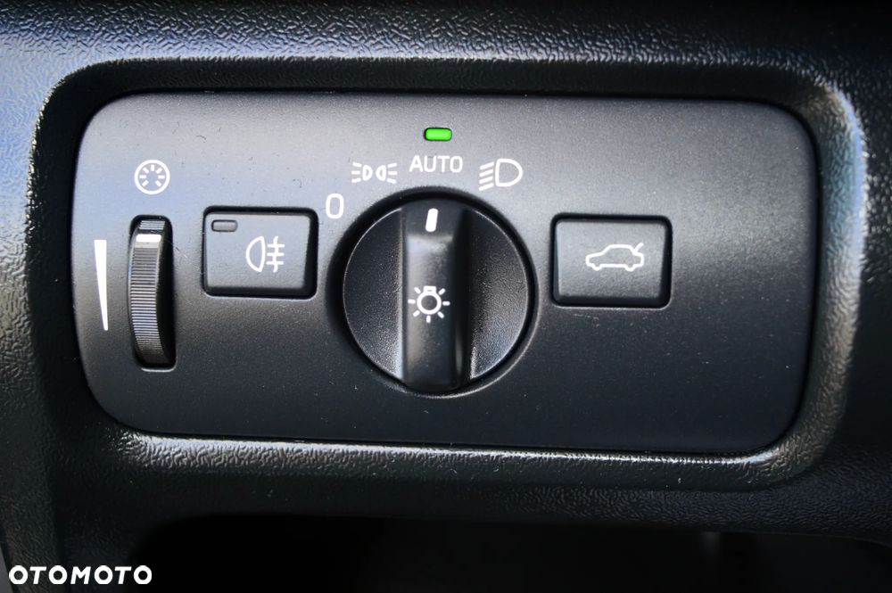 Volvo V40 D3 Geartronic R Design - 29