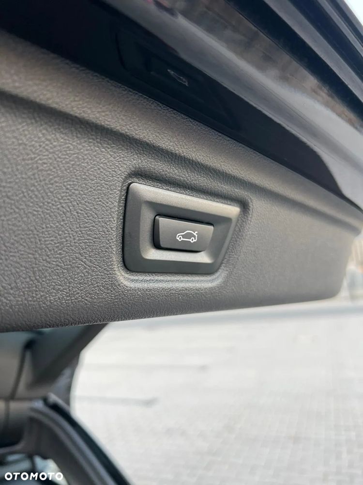 BMW Seria 3 330i xDrive M Sport - 17