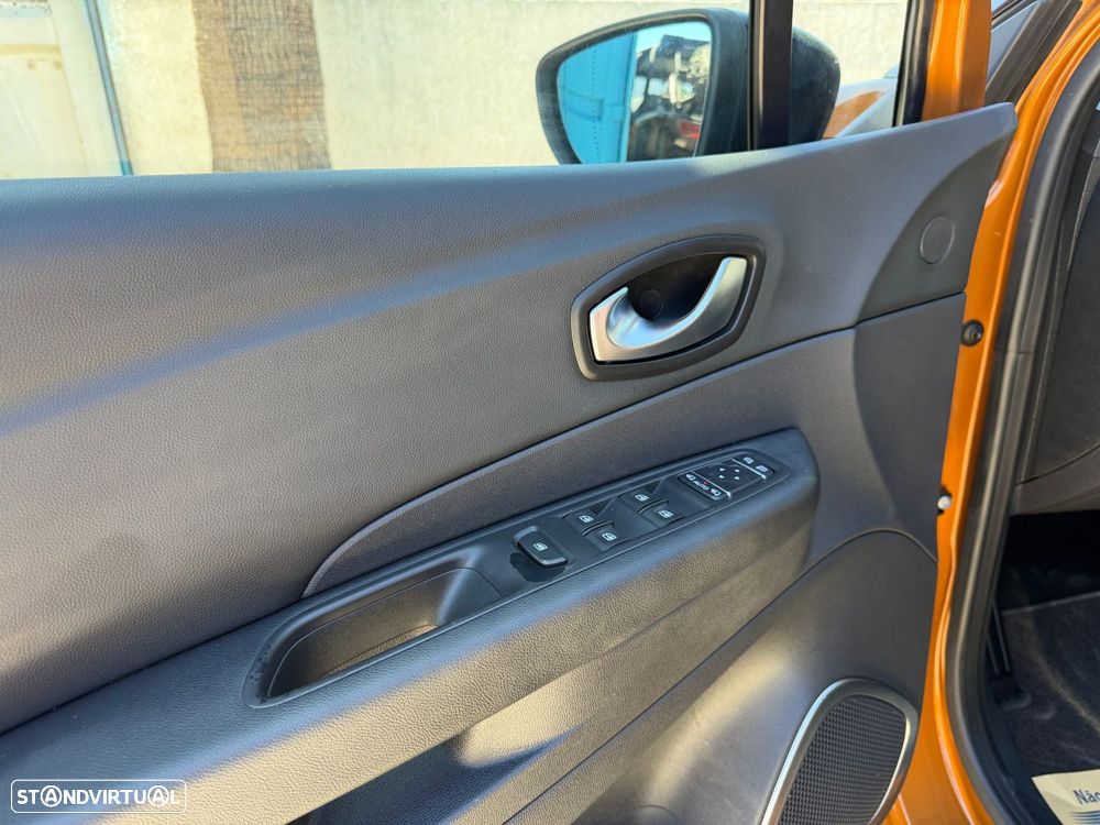 Renault Captur 1.2 TCe Exclusive EDC - 21