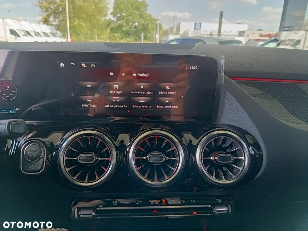 Mercedes-Benz GLA - 31