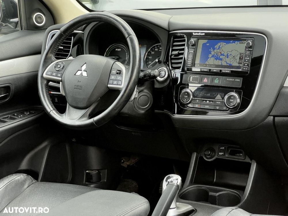 Mitsubishi Outlander - 8