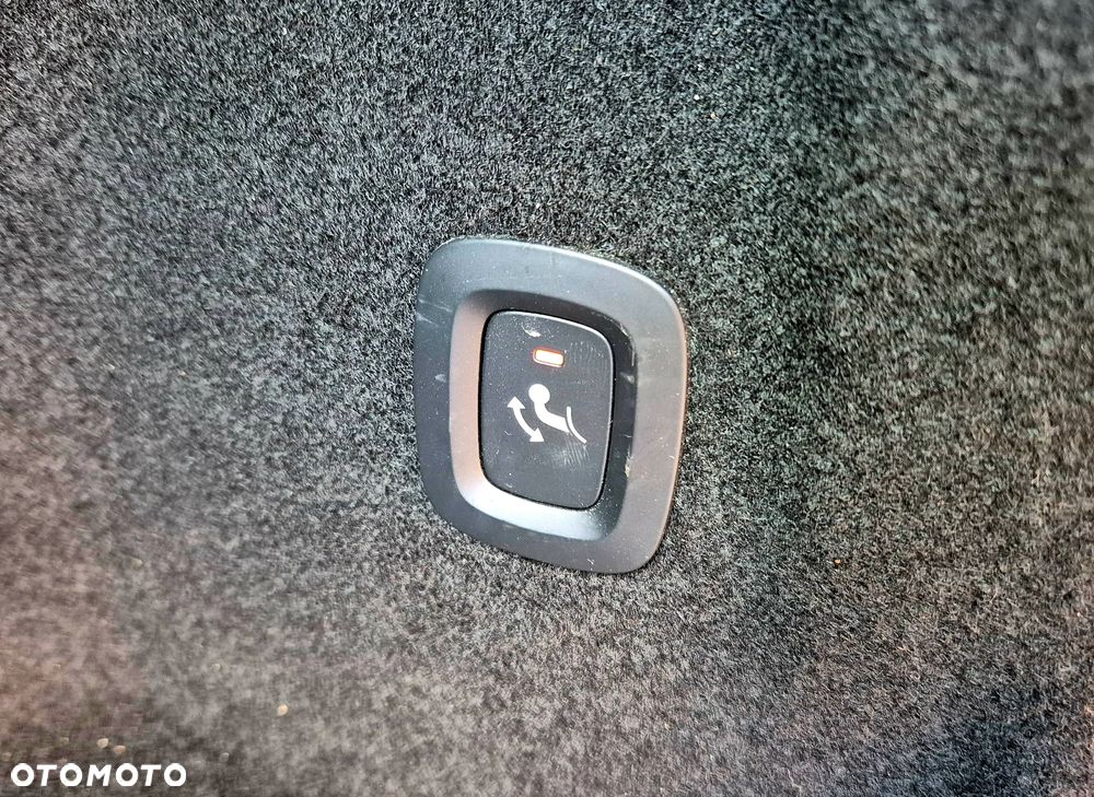 Volvo XC 60 B4 D Momentum Pro - 17