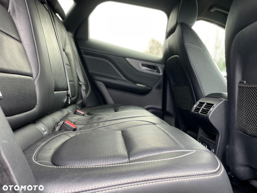 Jaguar F-Pace 25t AWD R-Sport - 17