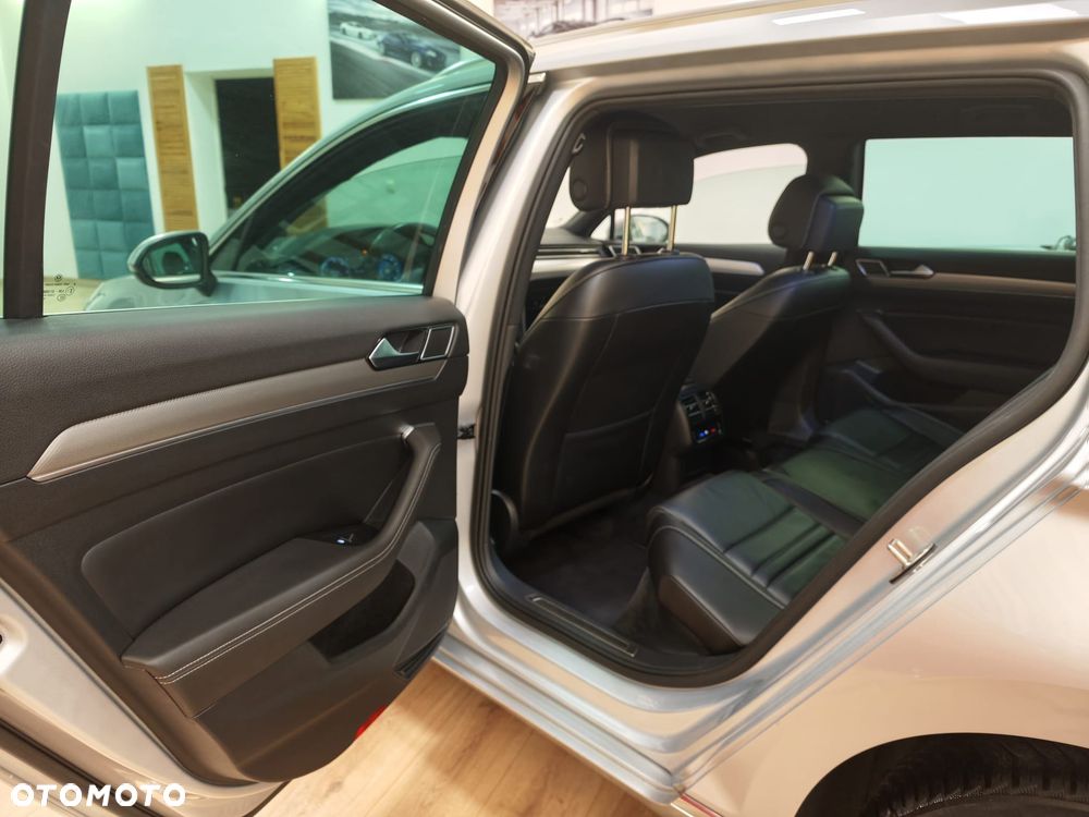 Volkswagen Passat 2.0 TDI Bi-Turbo BMT 4Mot Highline DSG - 32