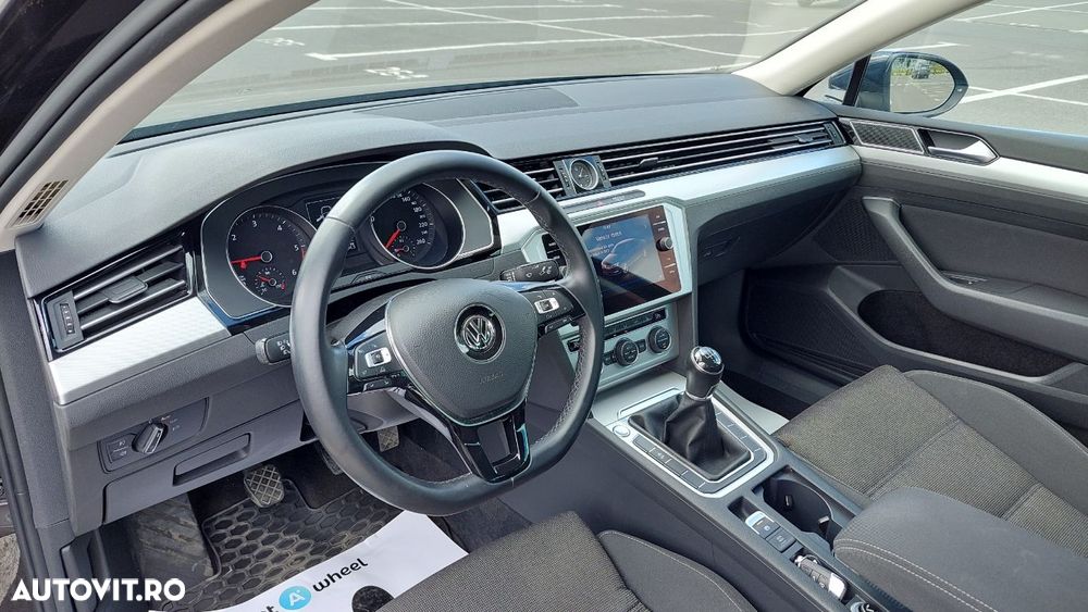 Volkswagen Passat 2.0 TDI Comfortline - 12