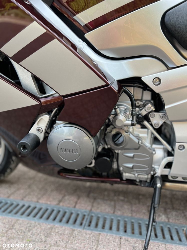 Yamaha FJR - 25