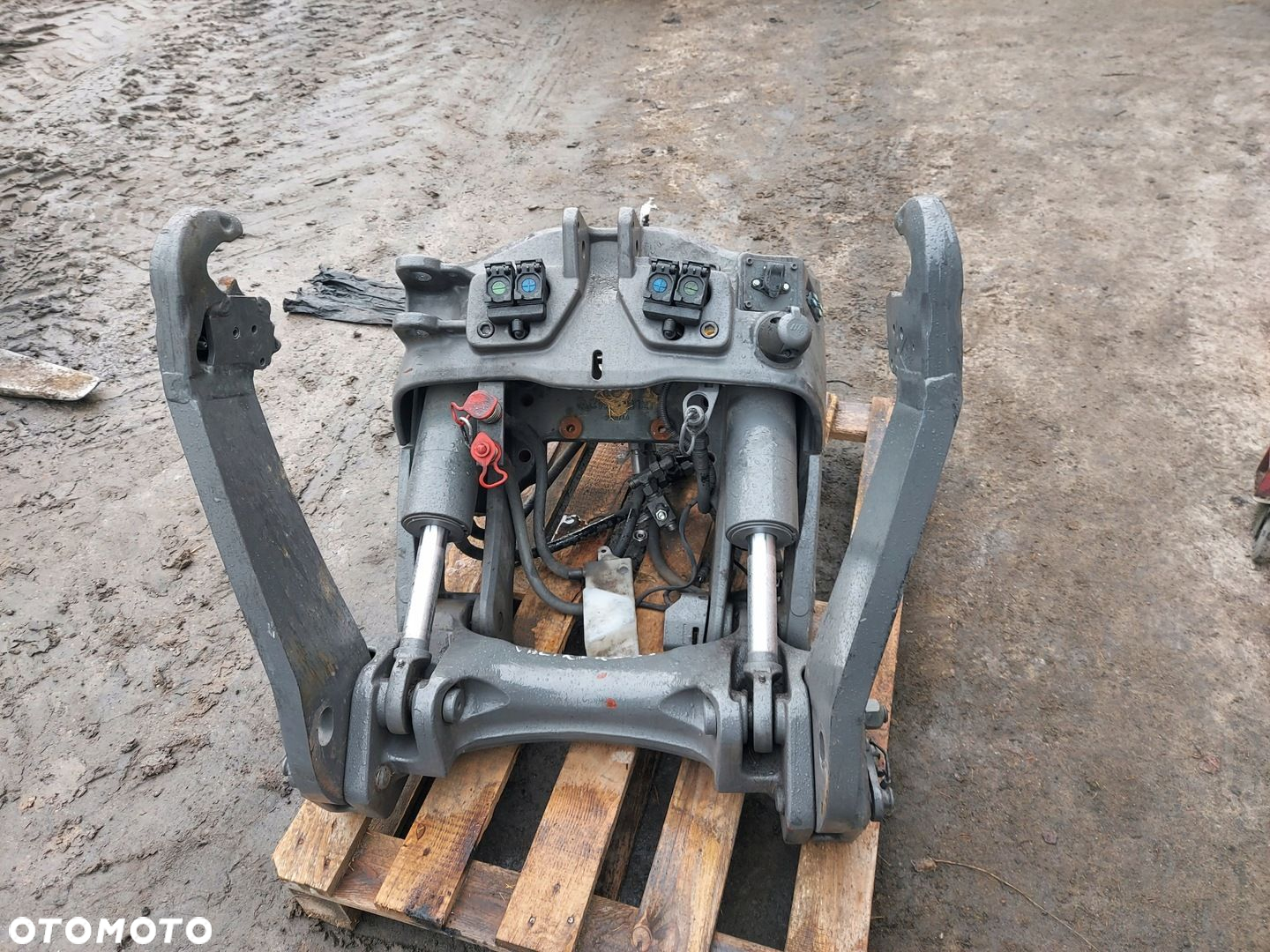 TUZ PRZEDNI CIĄGNIK VALTRA Q305S 2024R - 2