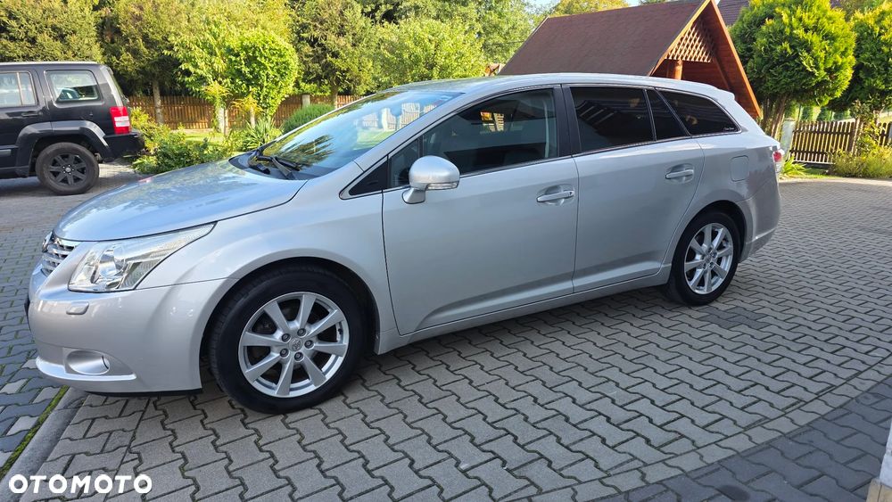 Toyota Avensis 2.0 Executive - 12