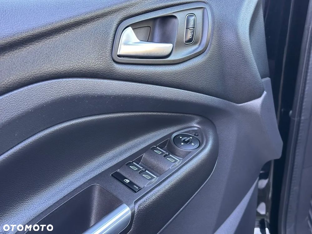 Ford Kuga 1.5 EcoBoost 2x4 Cool & Connect - 16