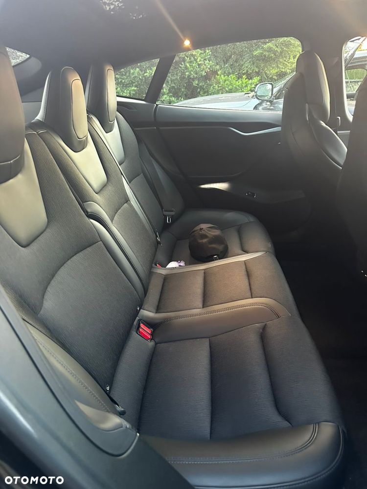 Tesla Model S 75 D - 21