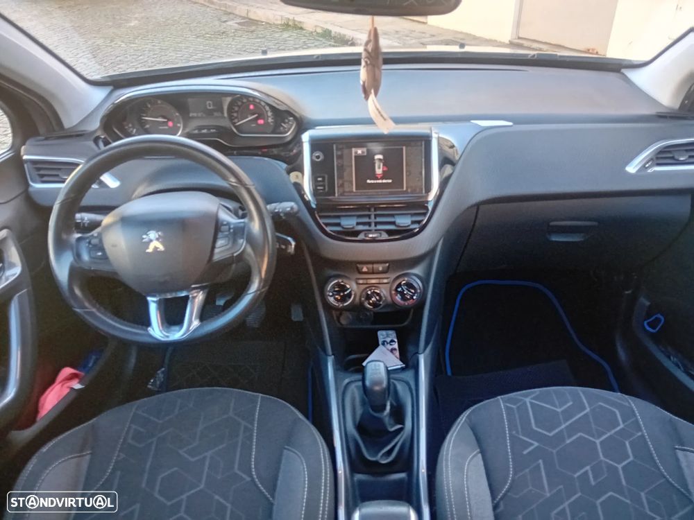 Peugeot 2008 1.6 BlueHDi Style - 24