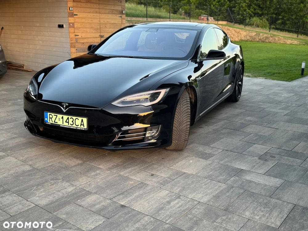 Tesla Model S - 12