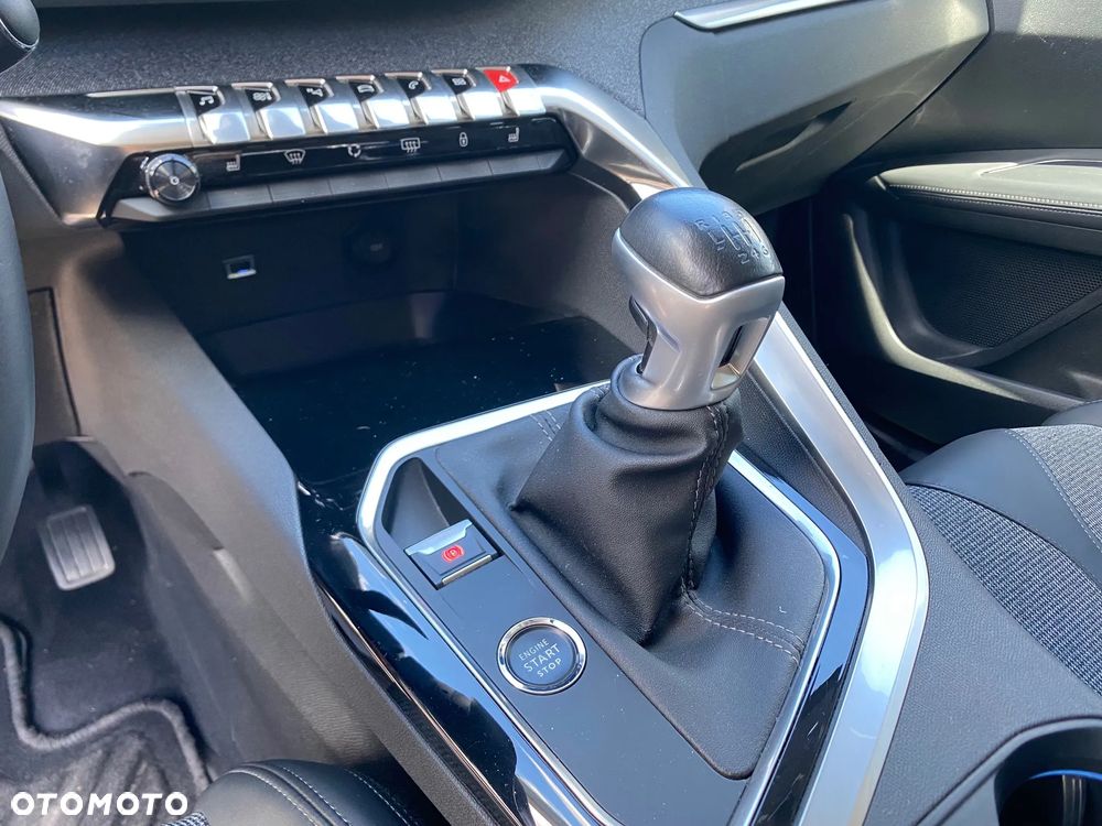Peugeot 3008 1.2 PureTech GPF Allure S&S - 14