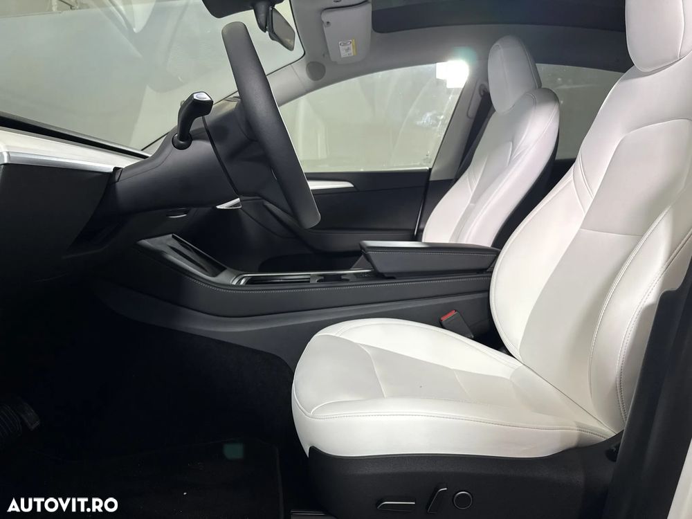 Tesla Model Y - 23