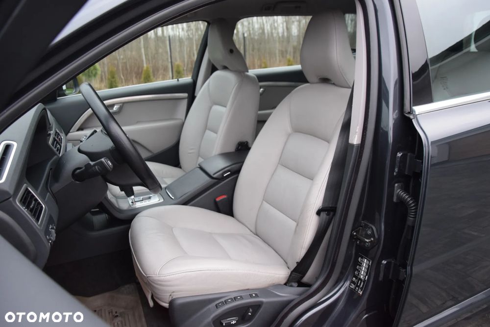 Volvo V70 2.5T Summum - 6